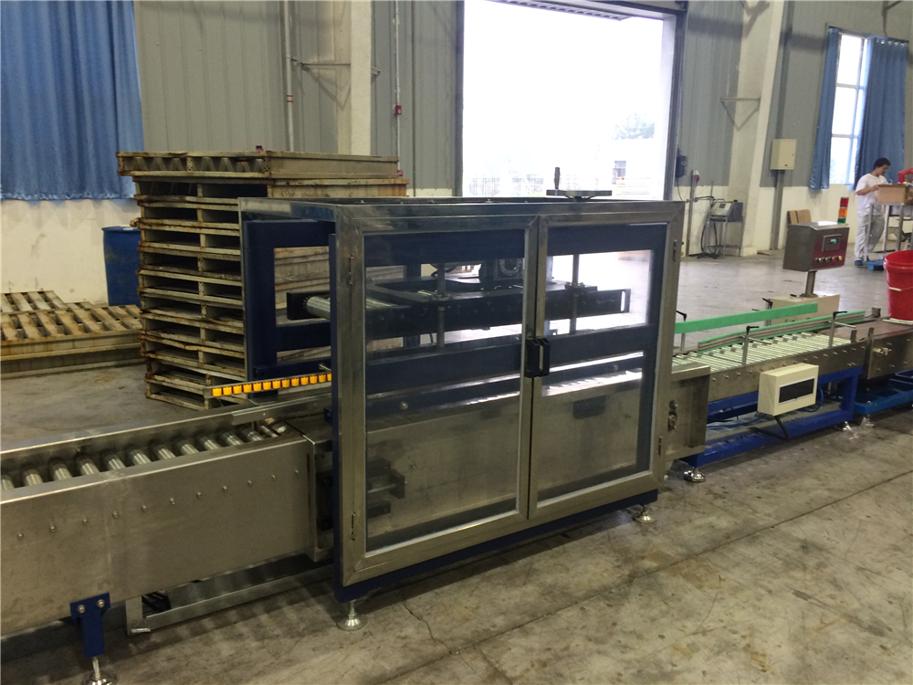 20升灌裝線(xiàn)中的滾壓蓋機(jī)